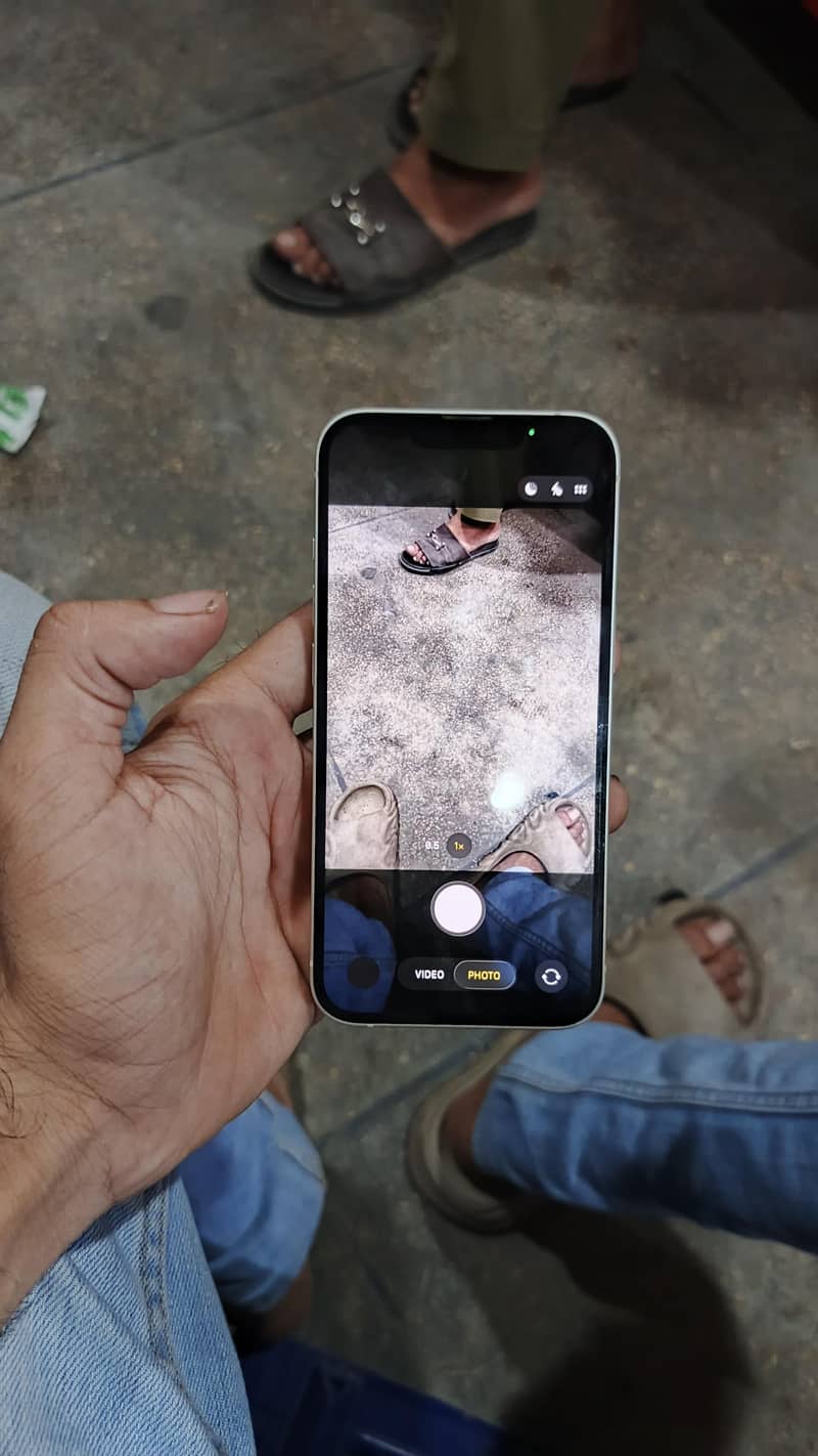 Apple iPhone 13 6