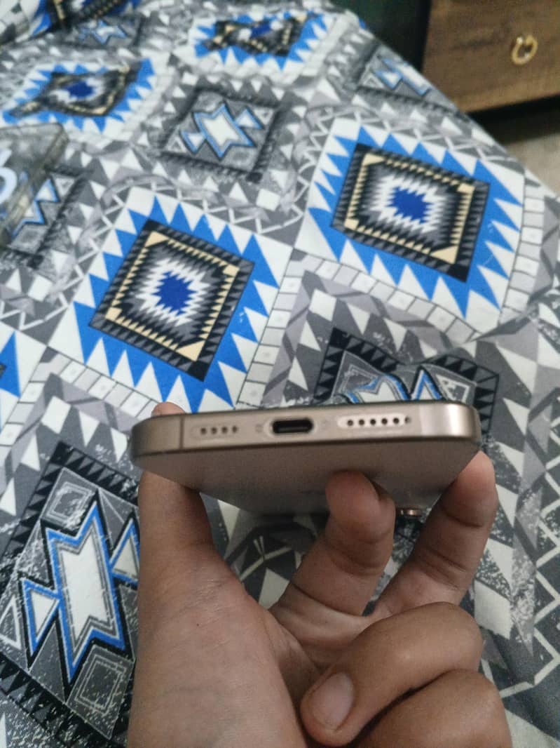 Apple iPhone 16 Pro Max 3