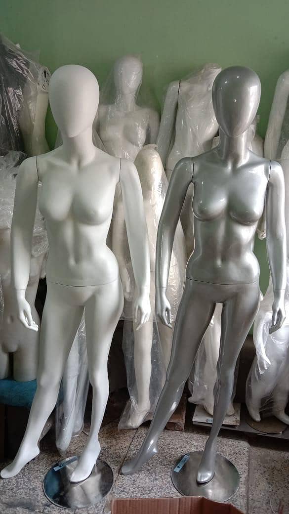 Dummy statue 1