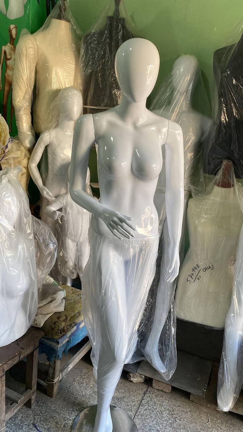 Dummy statue 2