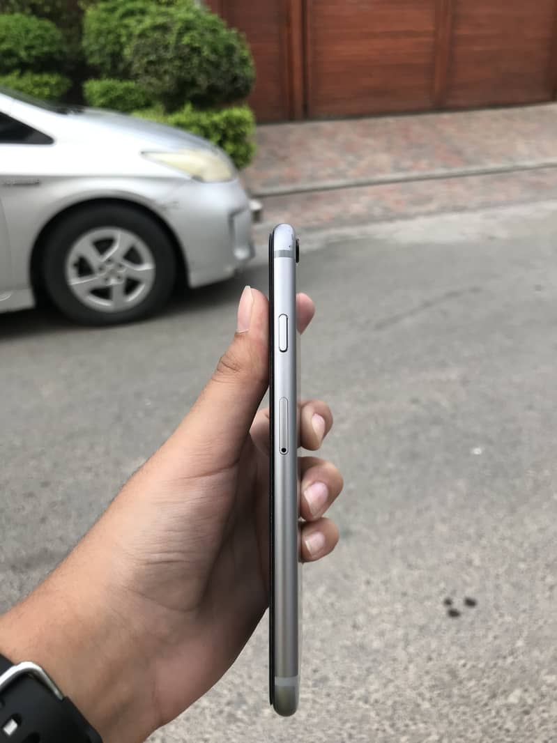 Apple iPhone 6S 4