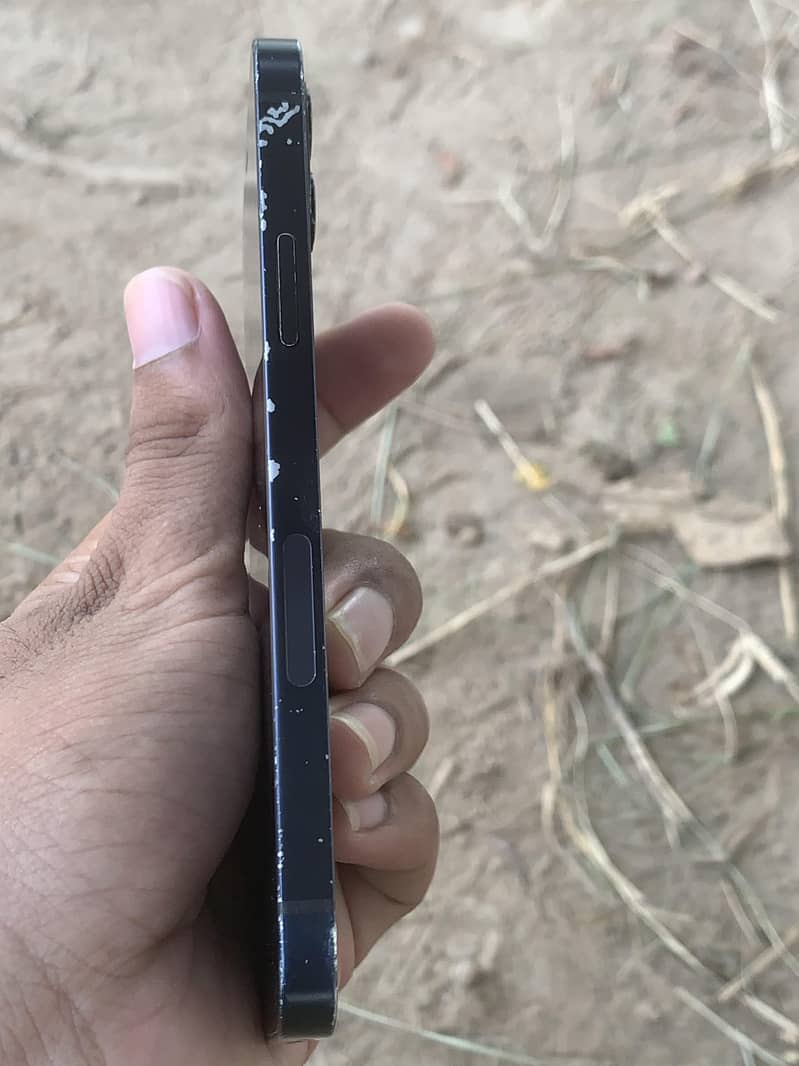 Apple iPhone 12 3