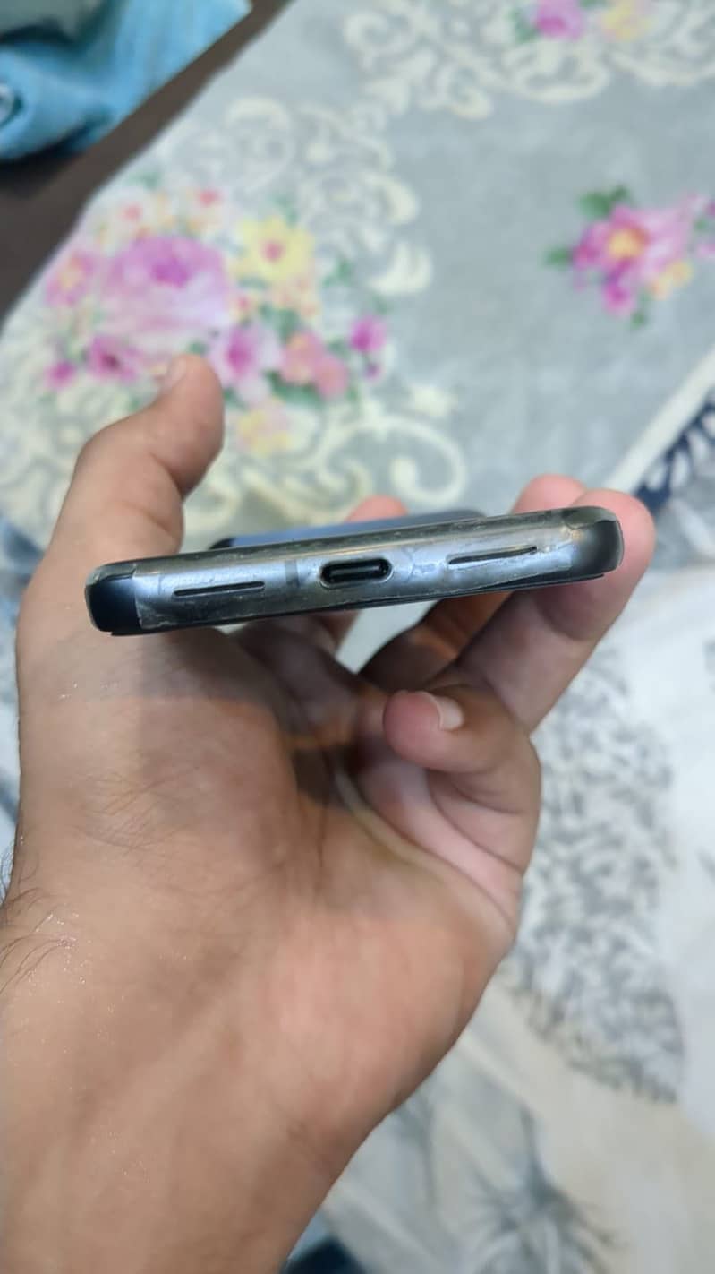 Google Pixel 8 4