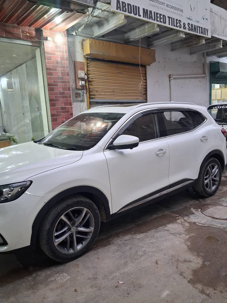 MG HS 2022 1