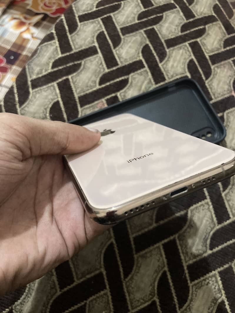 Apple iPhone XS 4