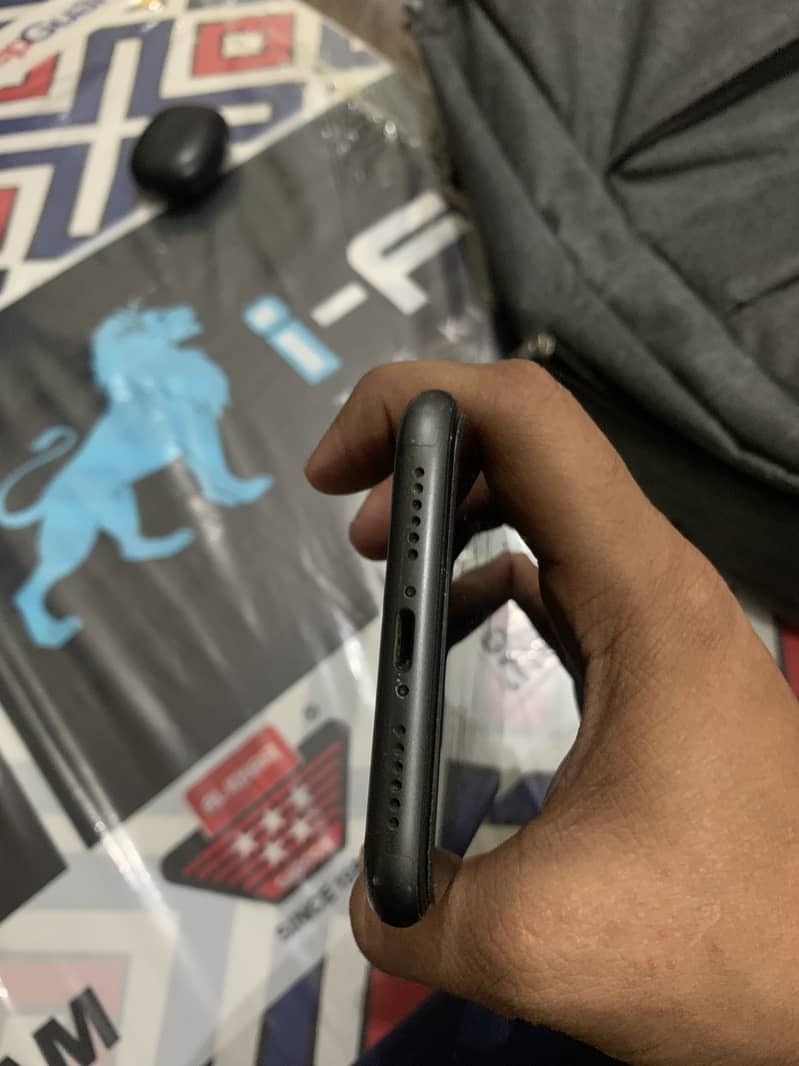 Apple iPhone 11 3