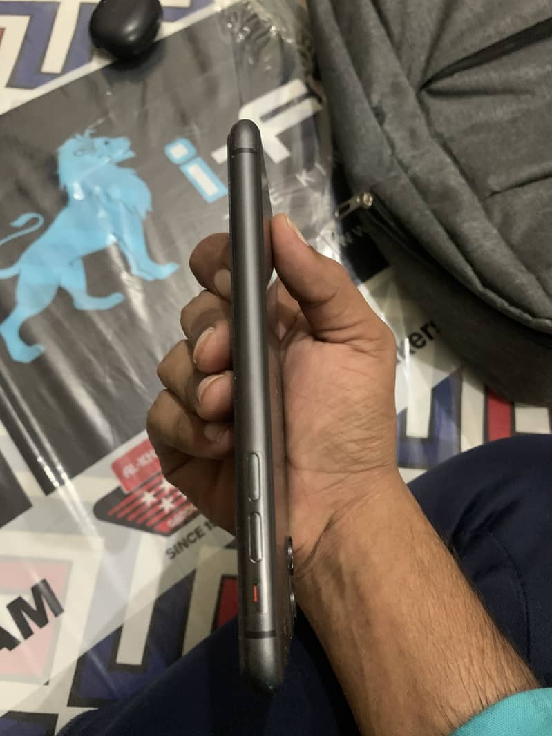 Apple iPhone 11 6