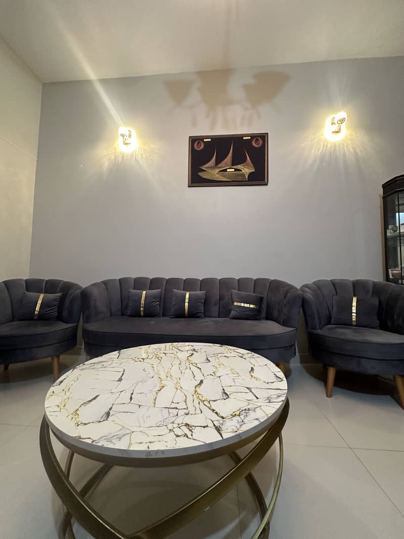 Sofa Set (5 seater + table) 0