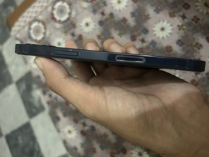 Apple iPhone 12 3