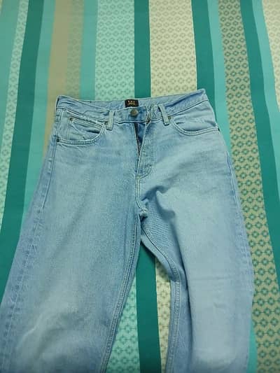 Light wash high-waisted jeans