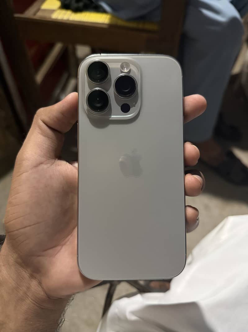 Apple iPhone 16 Pro 0