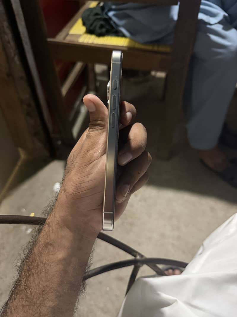 Apple iPhone 16 Pro 1