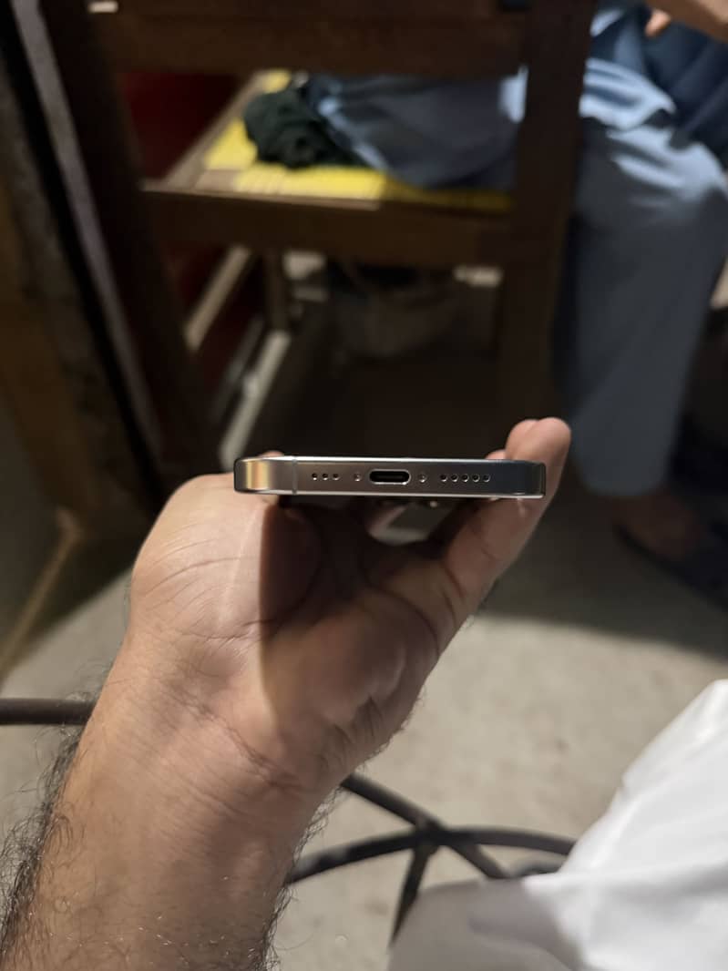 Apple iPhone 16 Pro 3