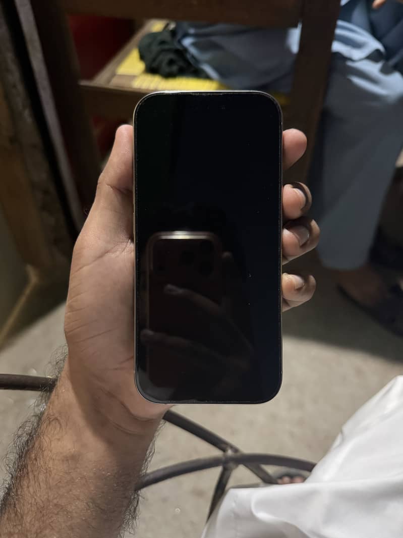Apple iPhone 16 Pro 4