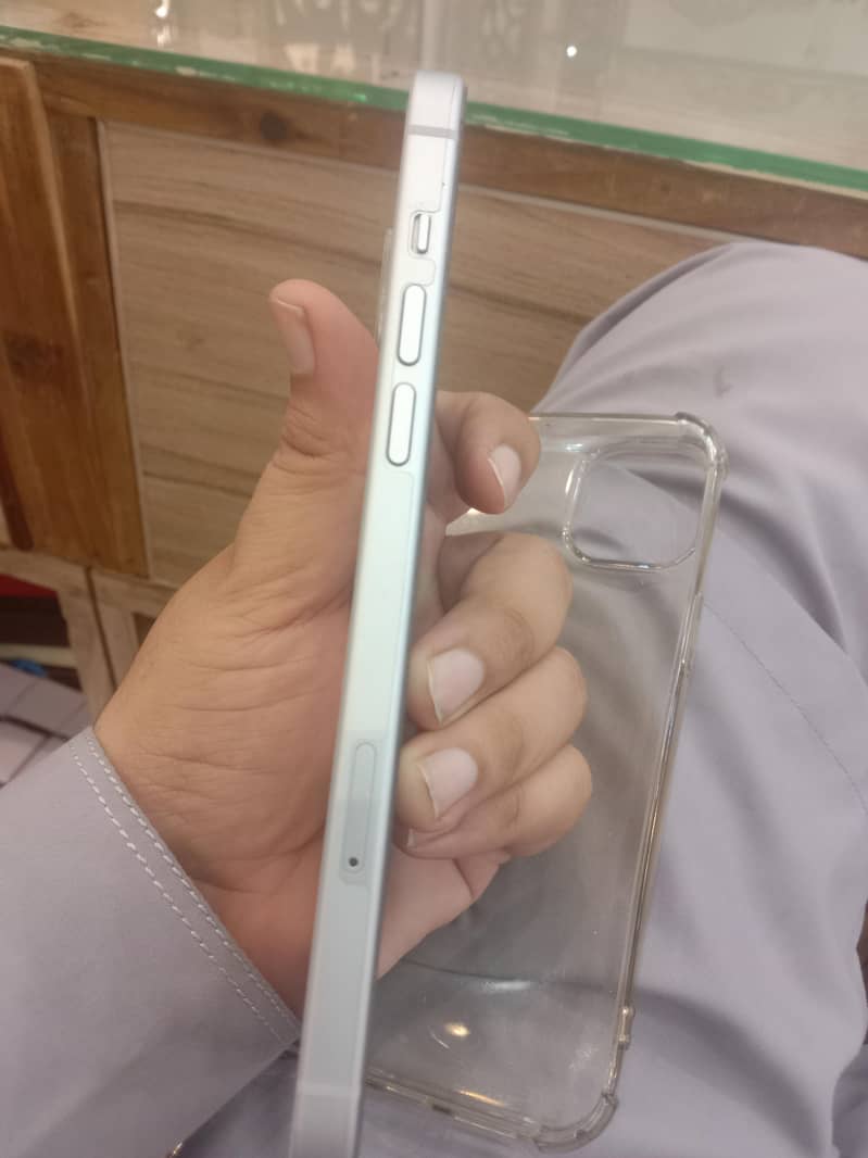Apple iPhone 15 plus 3