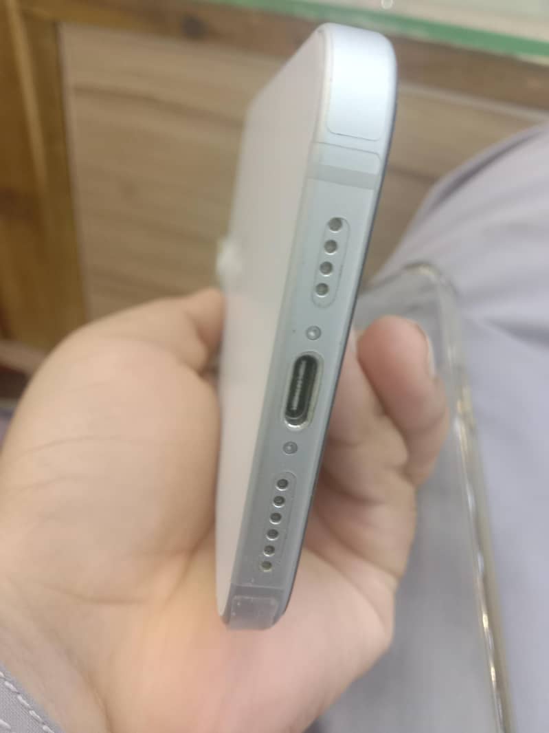 Apple iPhone 15 plus 4