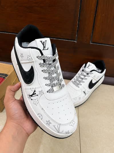 Men's White & Black Luxury Style Casual Sneakers