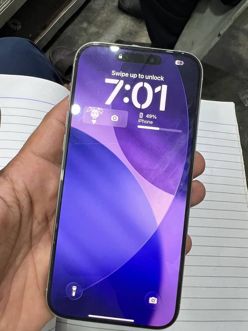 Apple iPhone 16 Pro Max 1