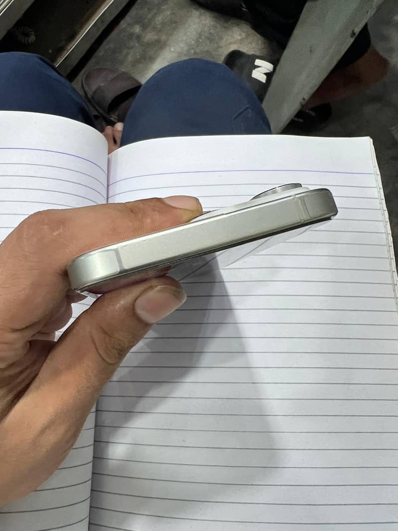 Apple iPhone 16 Pro Max 2