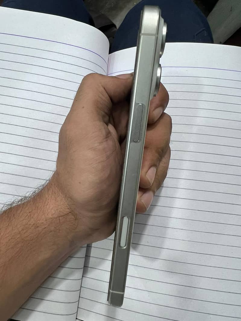 Apple iPhone 16 Pro Max 5