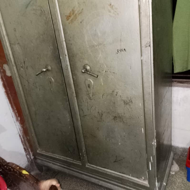 iron cabnet 0