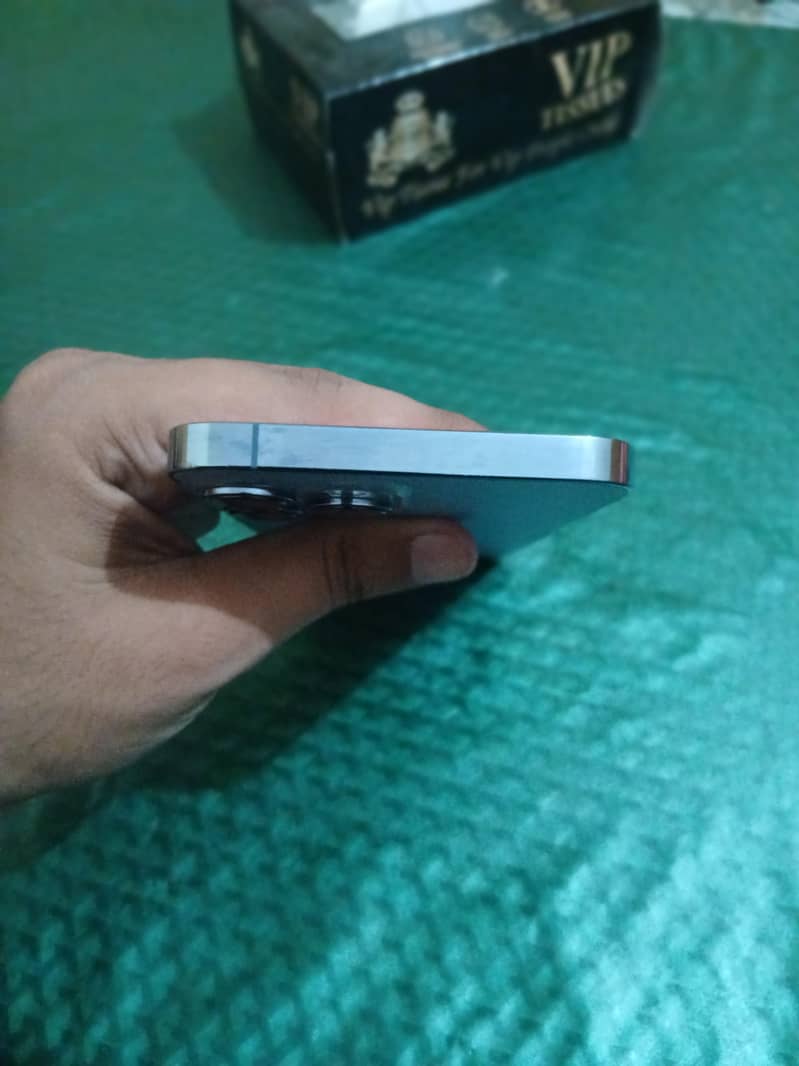 Apple iPhone 13 Pro Max 8