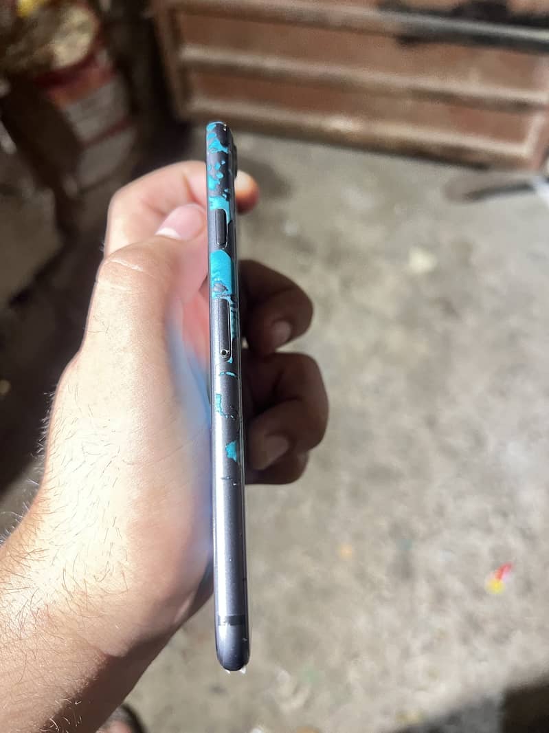Apple iPhone 8 3