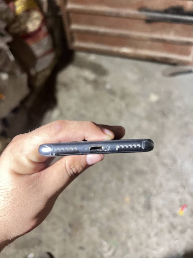 Apple iPhone 8 5