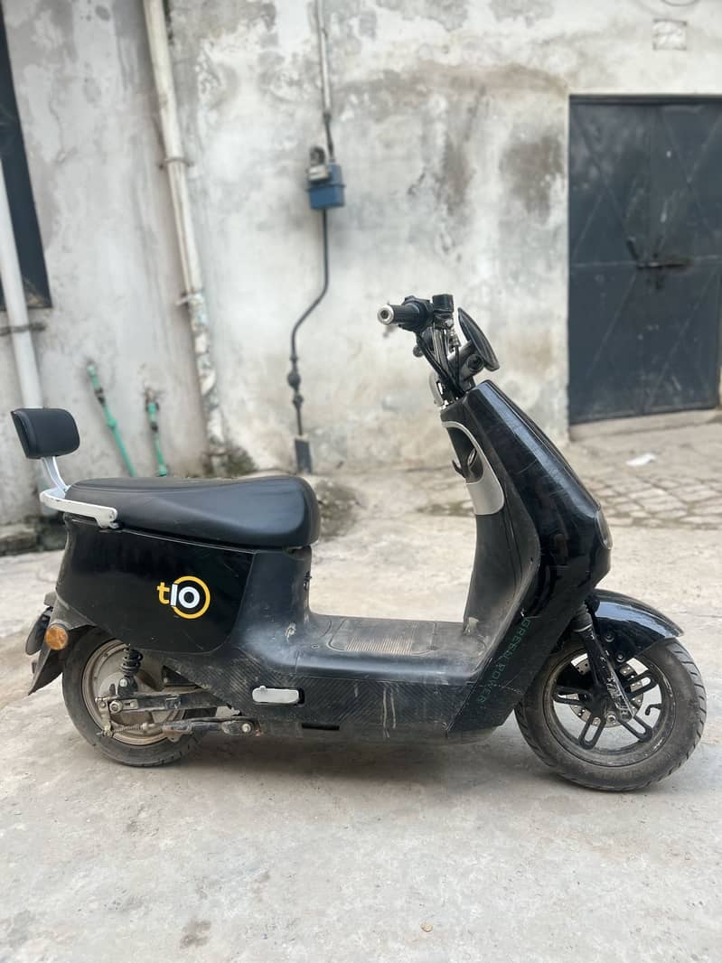 Crown ev T10 Model 1