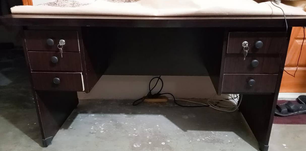 computer/study table 0