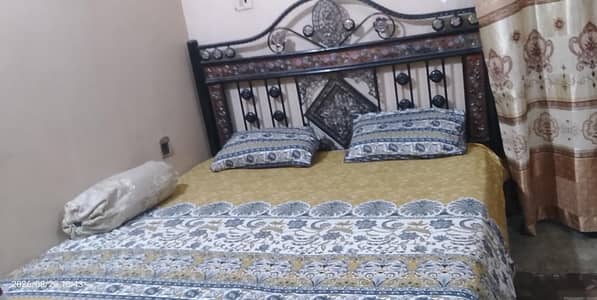 Heavy Fancy Black Iron King Size Bed – Excellent Condition