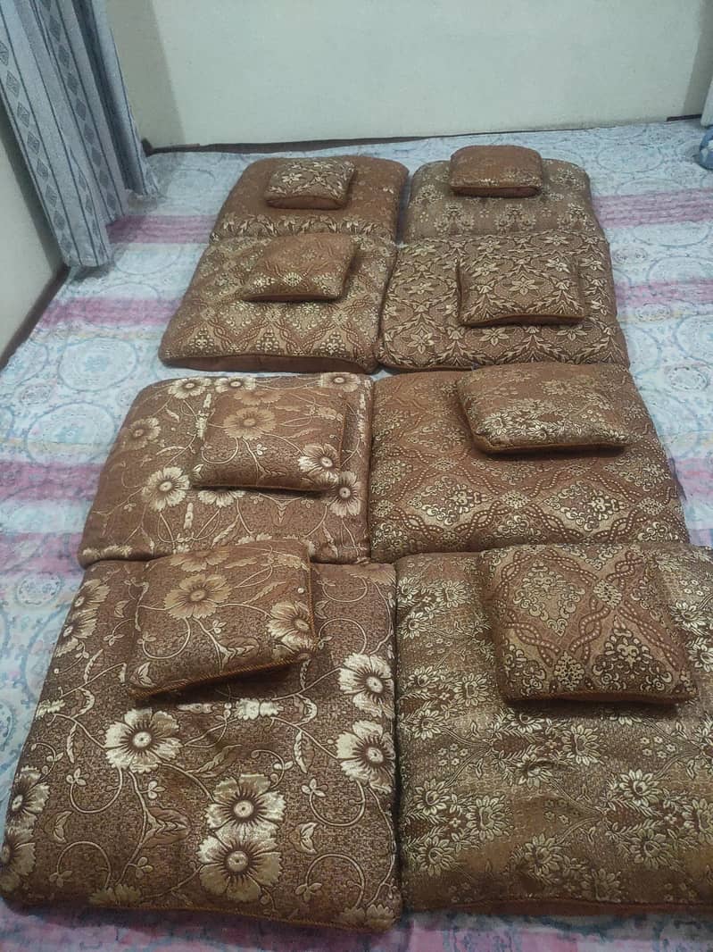 cushions 0