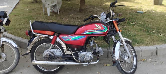 Honda CD 70 saf halat m h Kisi kisam ka koi Kam nhi honey wala