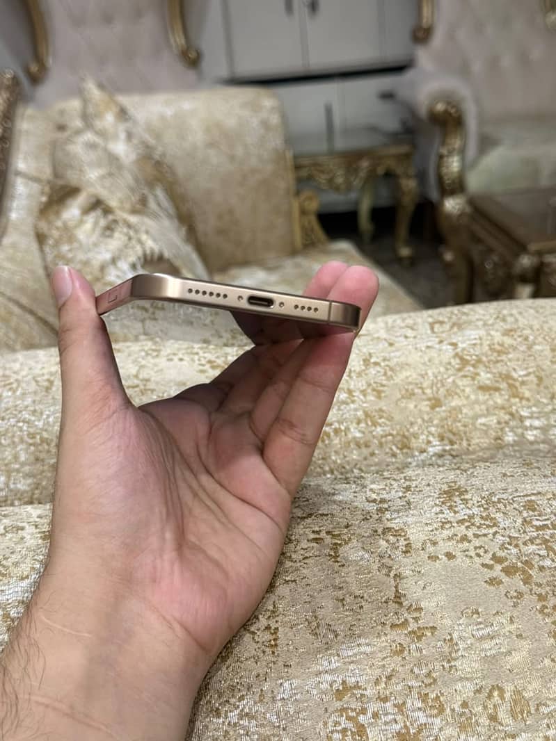 Apple iPhone 16 Pro Max 5