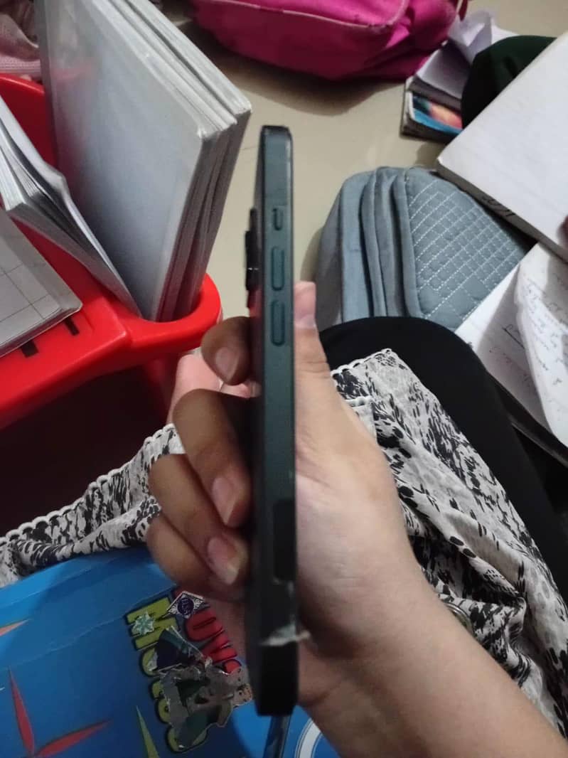 Apple iPhone 13 1