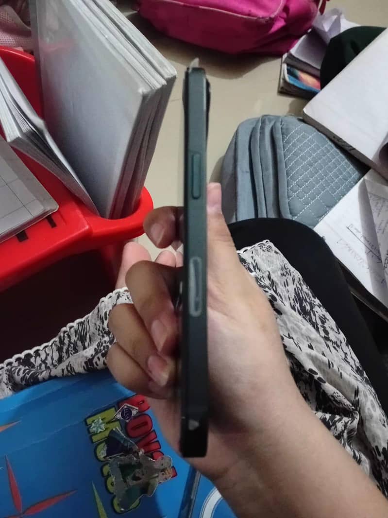 Apple iPhone 13 2