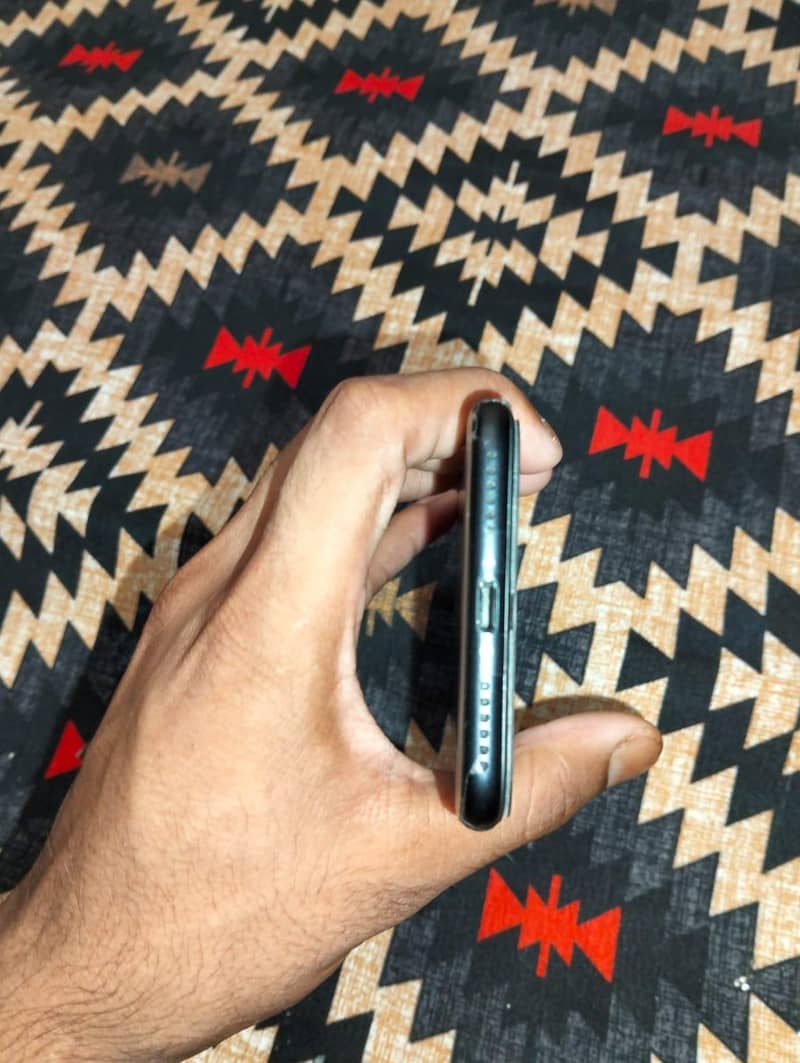 Apple iPhone SE 10
