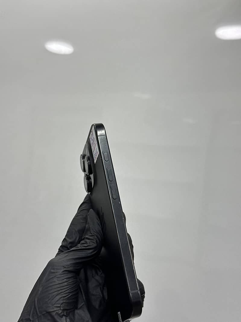 Apple iPhone 16 Pro 4