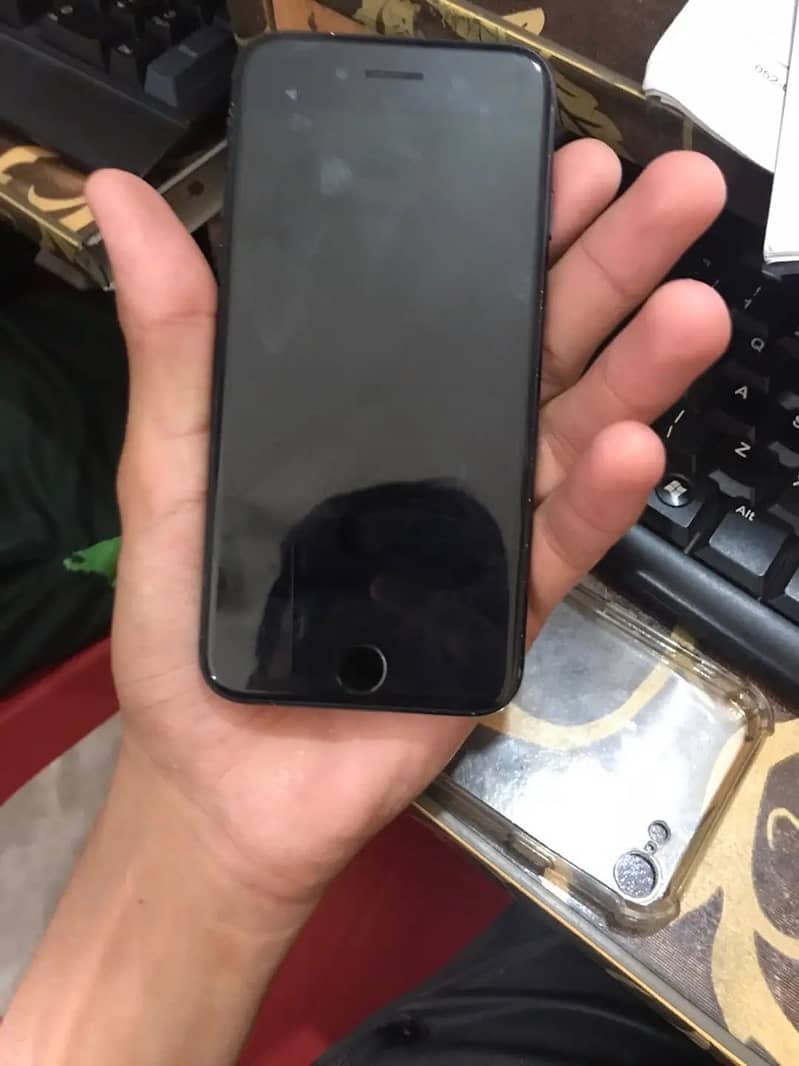 Apple iPhone 7 2