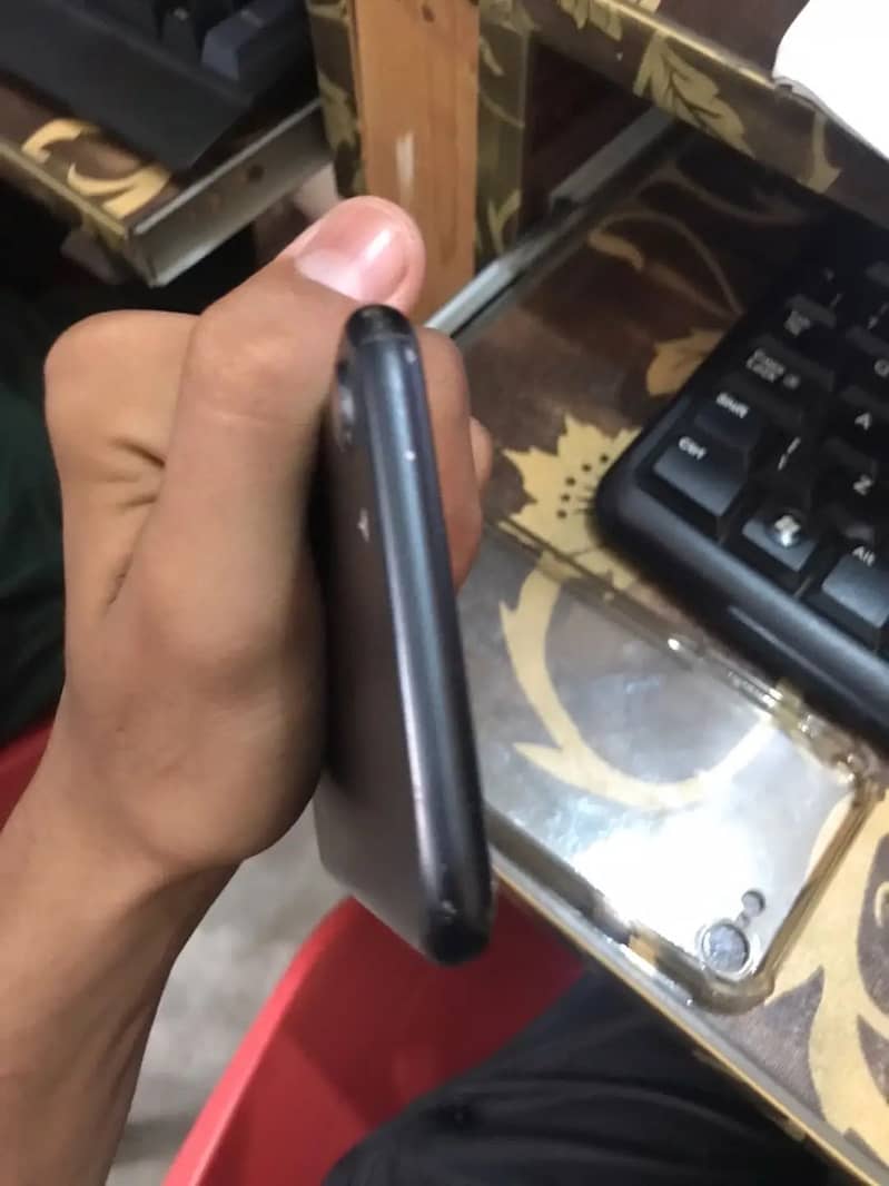 Apple iPhone 7 3
