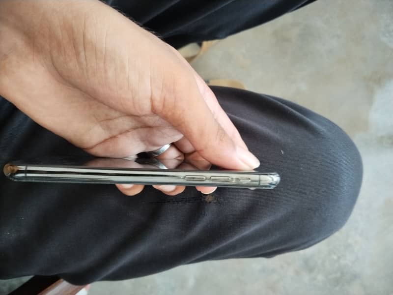 Apple iPhone X 3