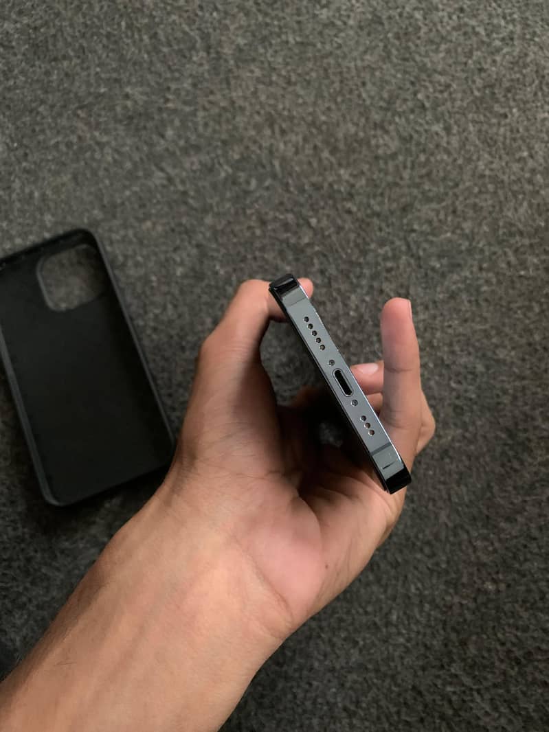 Apple iPhone 13 Pro 2