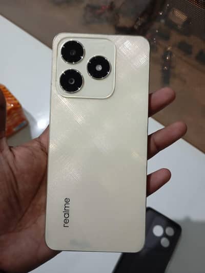 Realme C61 18GB ROM 128GB memory