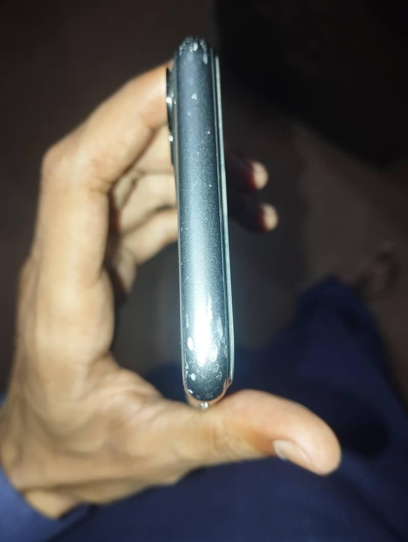 Apple iPhone 11 4