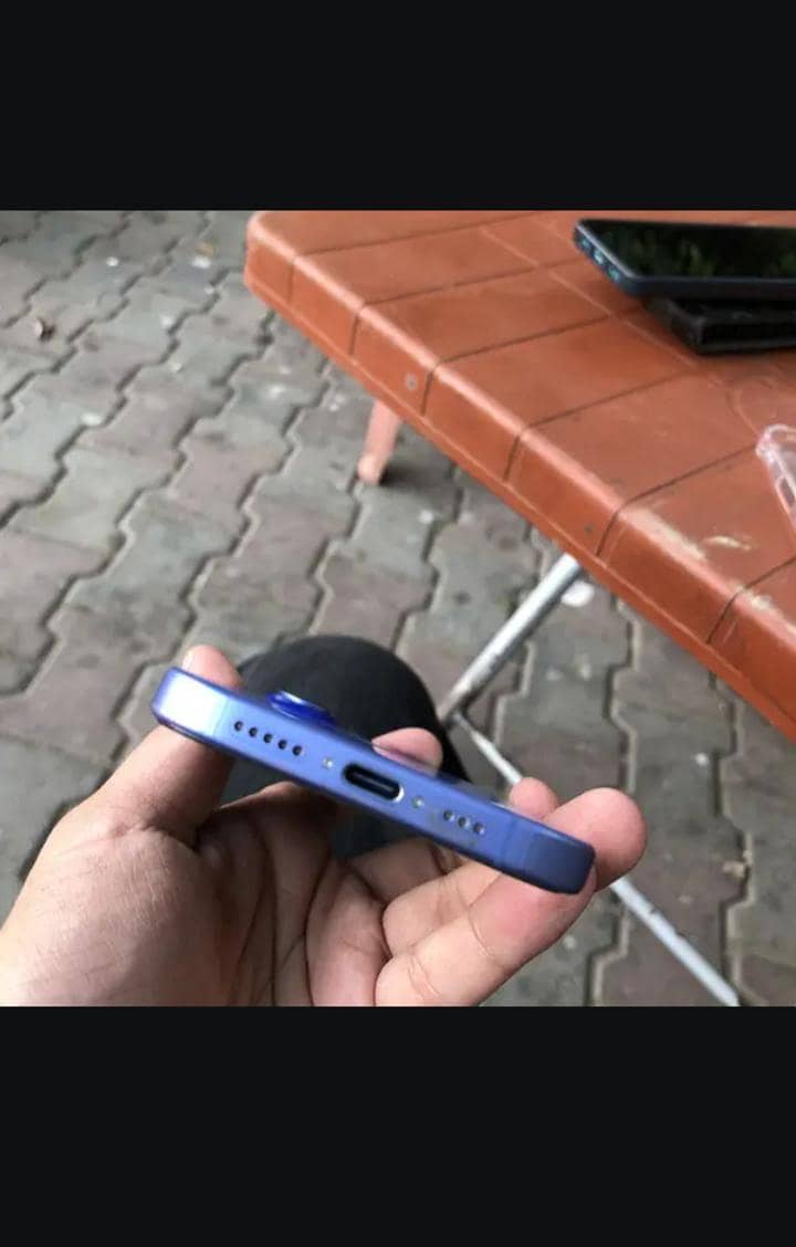 Apple iPhone 16 2