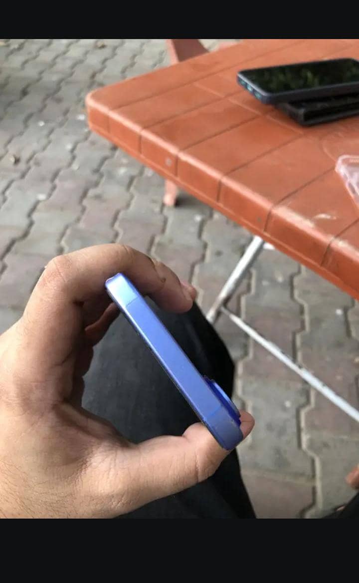 Apple iPhone 16 3