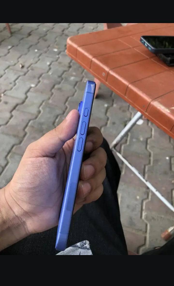 Apple iPhone 16 4