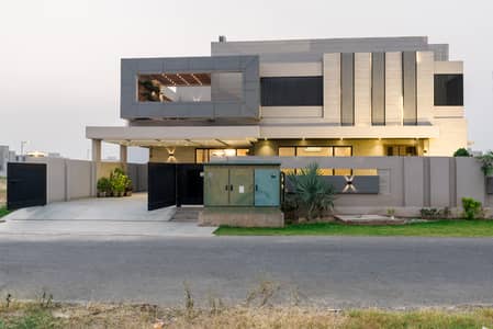 1 Kanal House at Prime Location