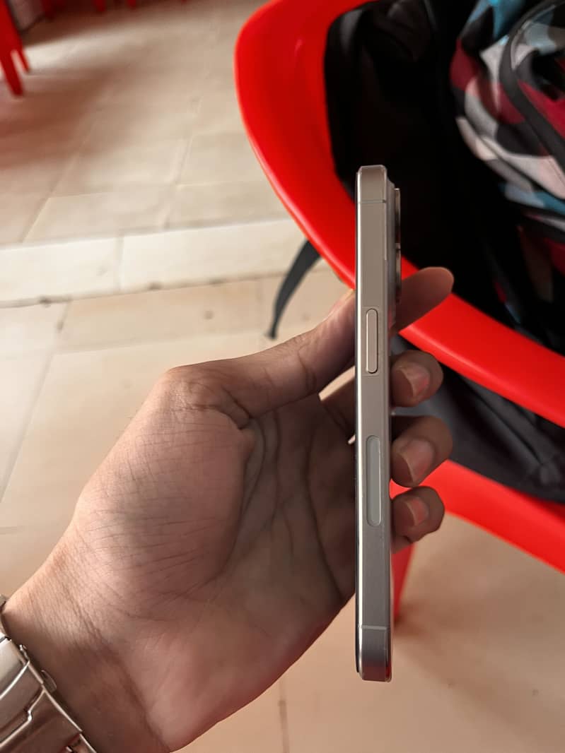 Apple iPhone 15 Pro 2