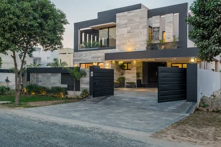 Eyes Catching 1 Kanal House At Prime Location